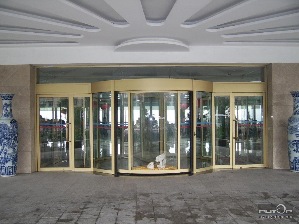 兩翼旋轉(zhuǎn)門