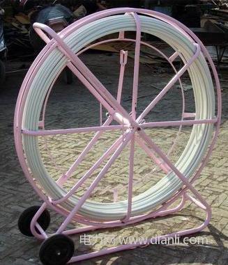 廠家生產(chǎn)玻璃鋼穿管器，牢固耐用