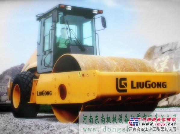 河南東尚出租壓路機(jī)有圖片，價(jià)格z優(yōu)惠，有熟練的操作