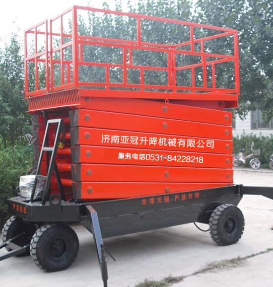 四輪移動(dòng)液壓升降機(jī)