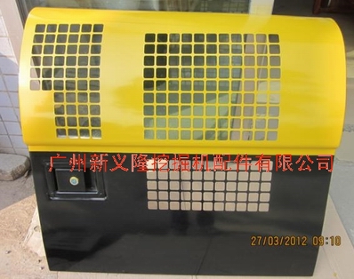 卡特320C挖掘機(jī)水箱邊門(mén)