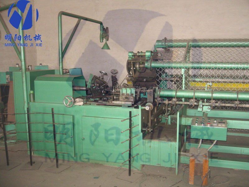 全自動(dòng)勾花網(wǎng)機(jī)