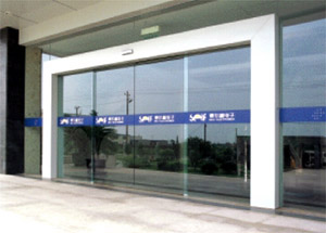 上海閔行玻璃門(mén)維修=急修中心電話