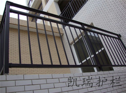 鋅鋼陽臺(tái)護(hù)欄廠家_組裝鋅鋼空調(diào)欄桿廠家-大連凱瑞