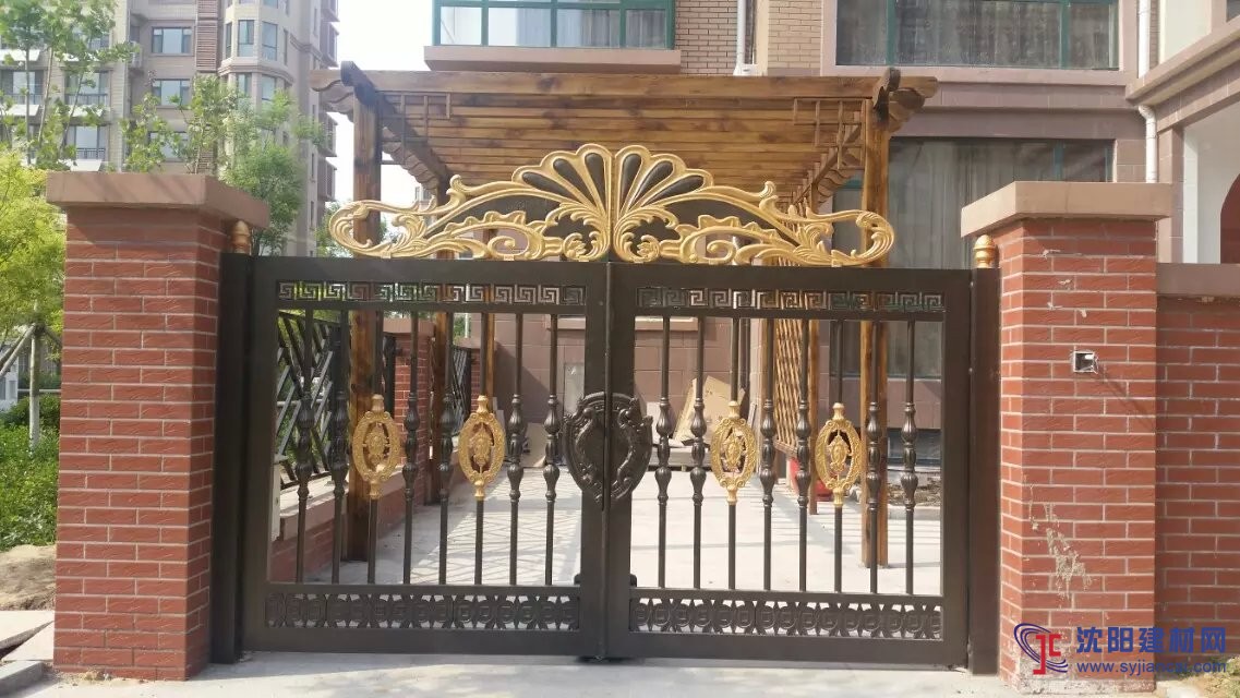 鳳城鑄鋁大門(mén)