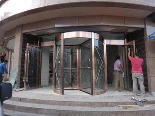 上海玻璃自動(dòng)門維修，上海維修自動(dòng)旋轉(zhuǎn)門