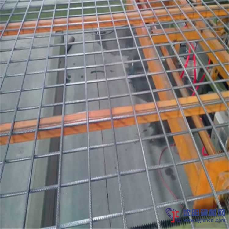 菱形腳踏鋼笆片 低碳鋼絲建筑網(wǎng)片