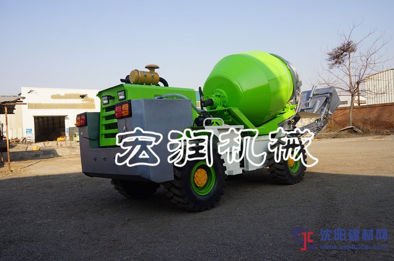 移動混凝土自上料攪拌機(jī)