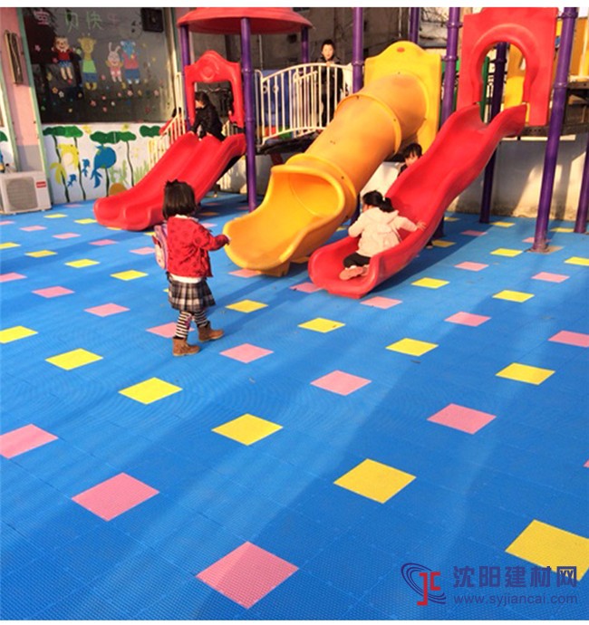 懸浮運(yùn)動(dòng)地板幼兒園安全地墊防滑耐磨拼裝式地板